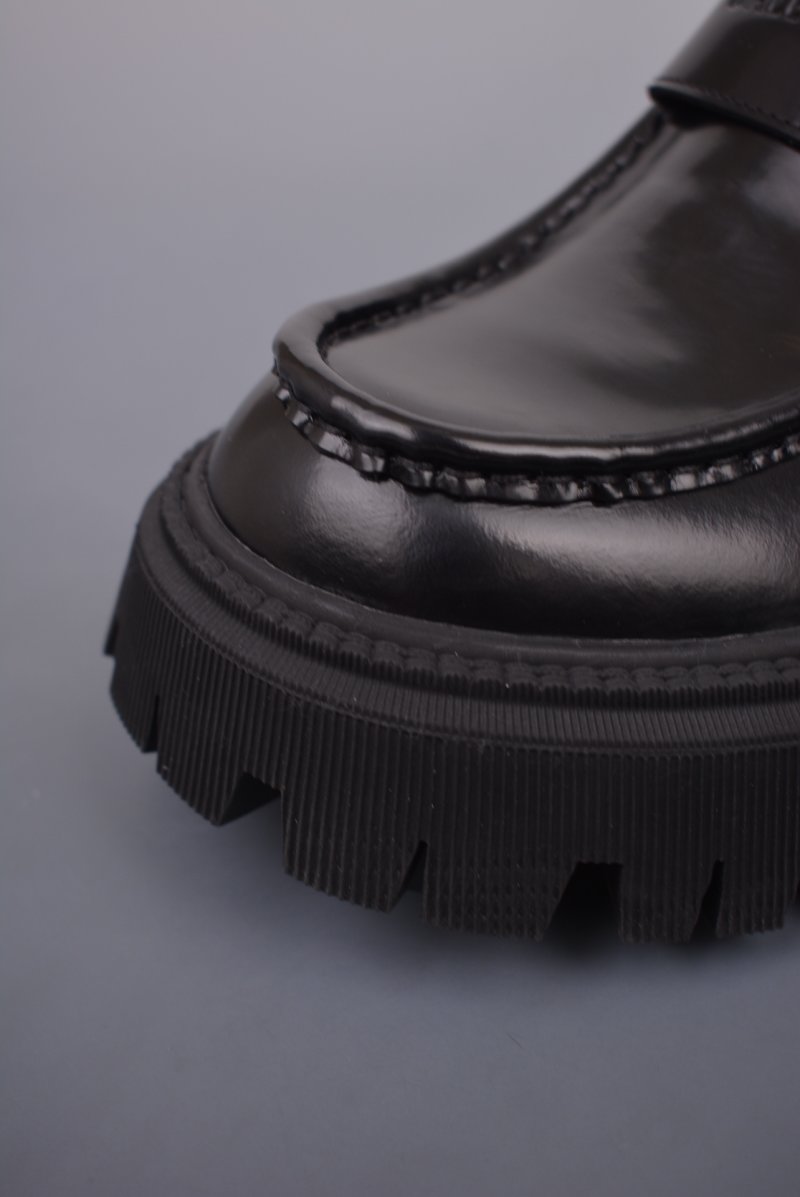 Balenciaga Tractor view