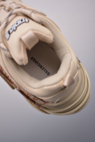 Balenciaga Triple S view 9
