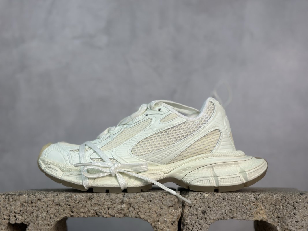 Balenciaga Track view