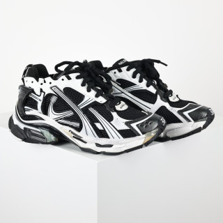 Balenciaga S Runner view 3