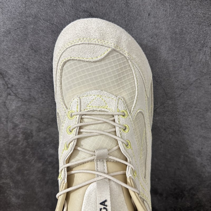 Bottega Veneta Orbit Flash view