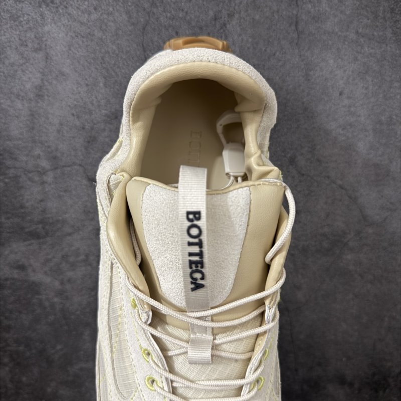 Bottega Veneta Orbit Flash view