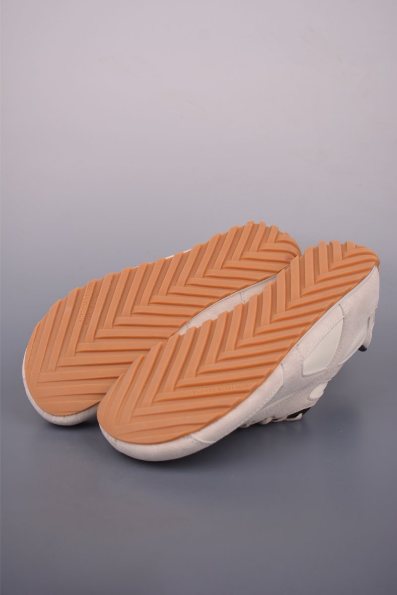 Bottega Veneta Orbit Flash view