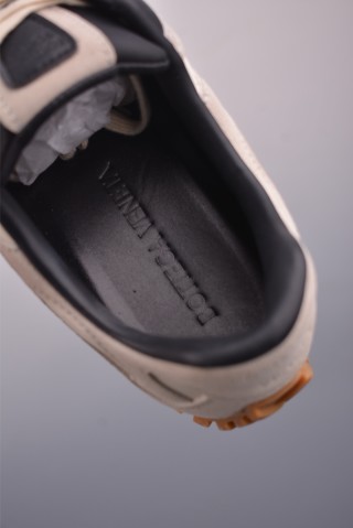 Bottega Veneta Orbit Flash view 9