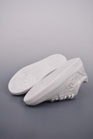 Chanel Low-Top Sneaker 'Black / White / Red' view 3
