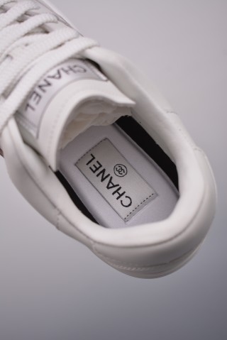 Chanel Low-Top Sneaker 'Black / White / Red' view 9
