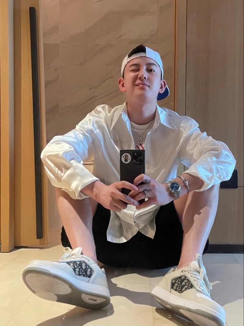 Dior B27 Low-Top Sneaker view