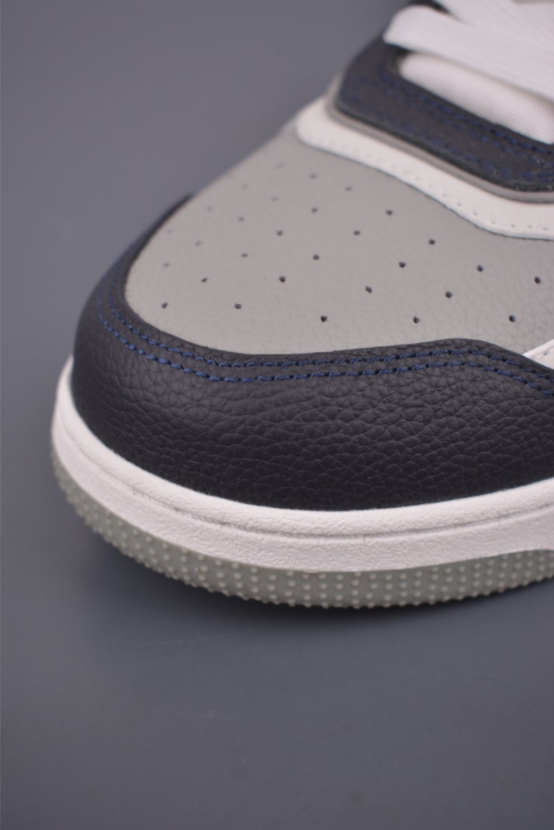 Dior B27 'CD Icon' view