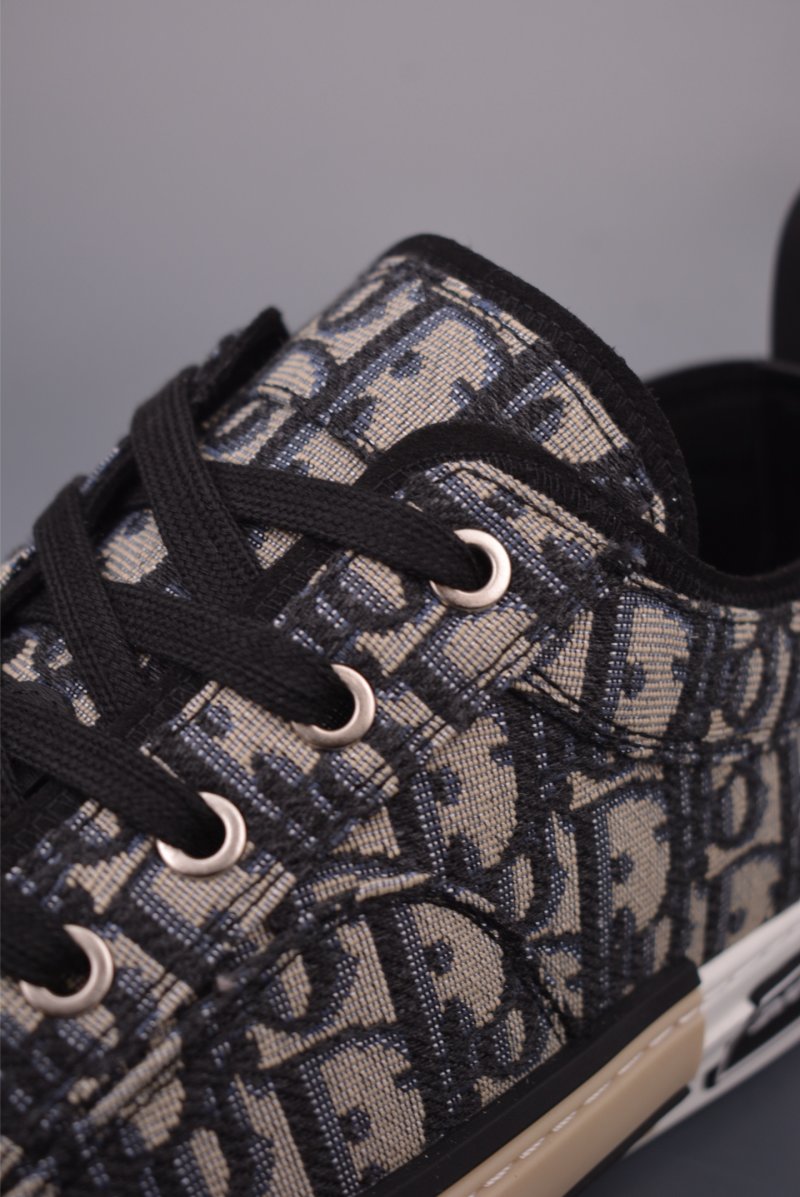 Dior B23 'CD Oblique' view