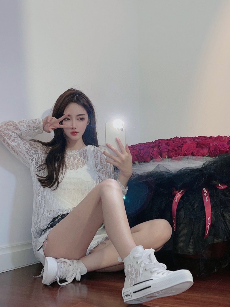Dior B23 Oblique Top Sneakers view