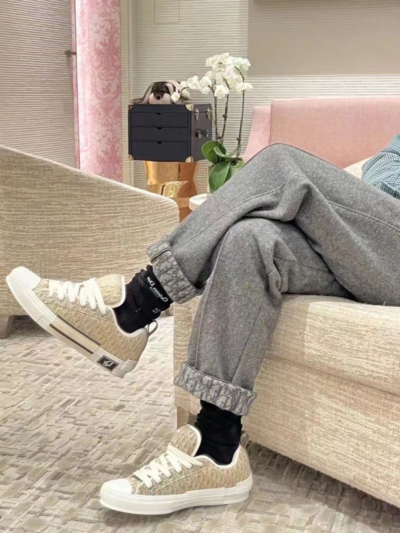 Dior B23 Oblique view