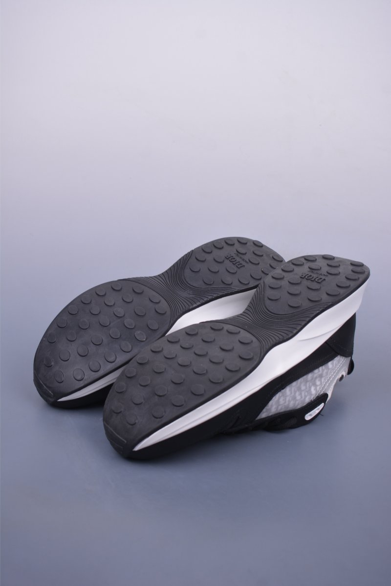 Dior B25 Runner 'Black / White' view