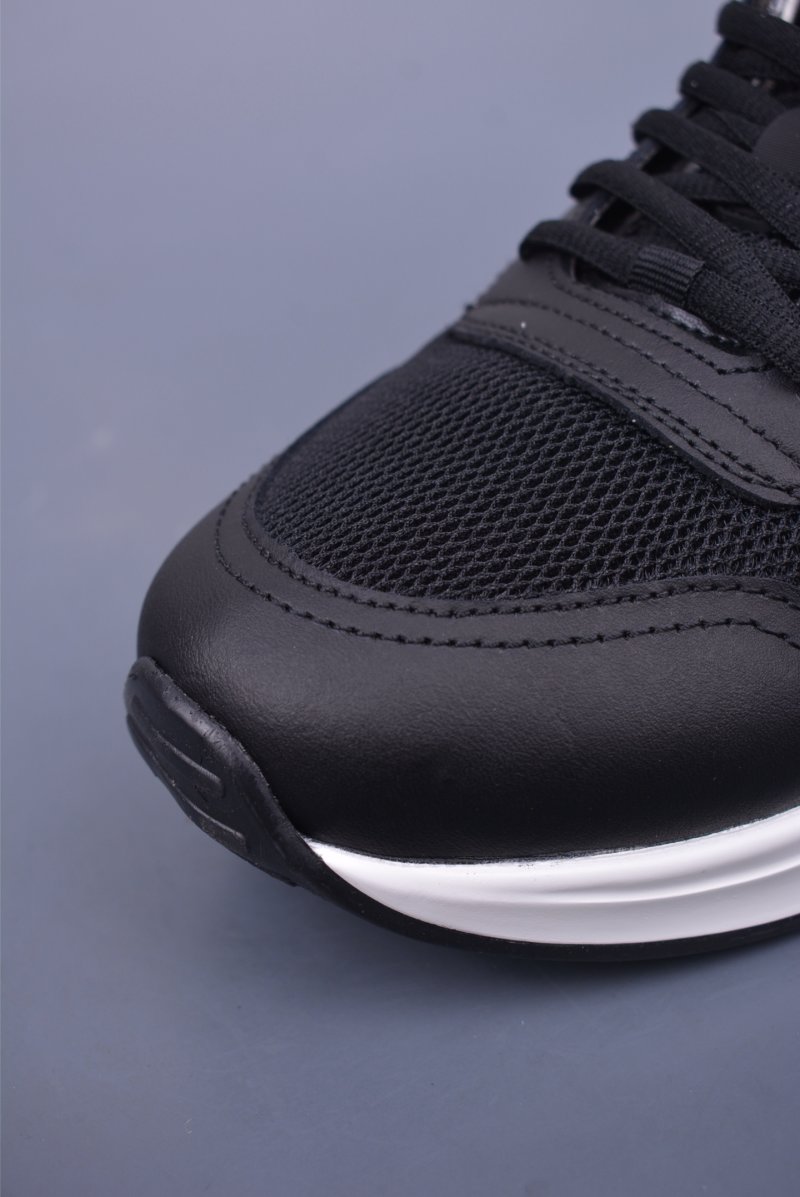 Dior B25 Runner 'Black / White' view