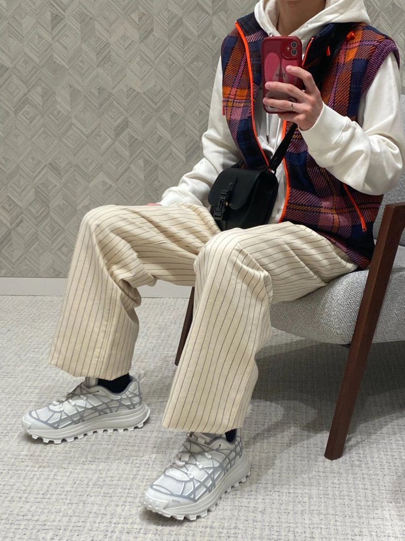 Dior B31 view