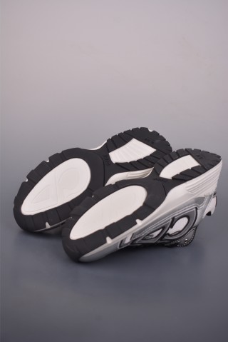 Dior B30 'Black / White' view 3
