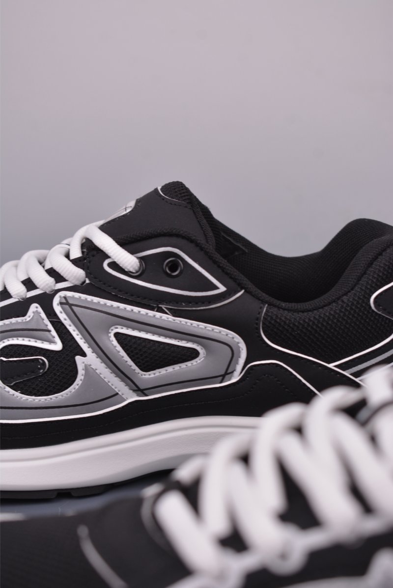 Dior B30 'Black / White' view