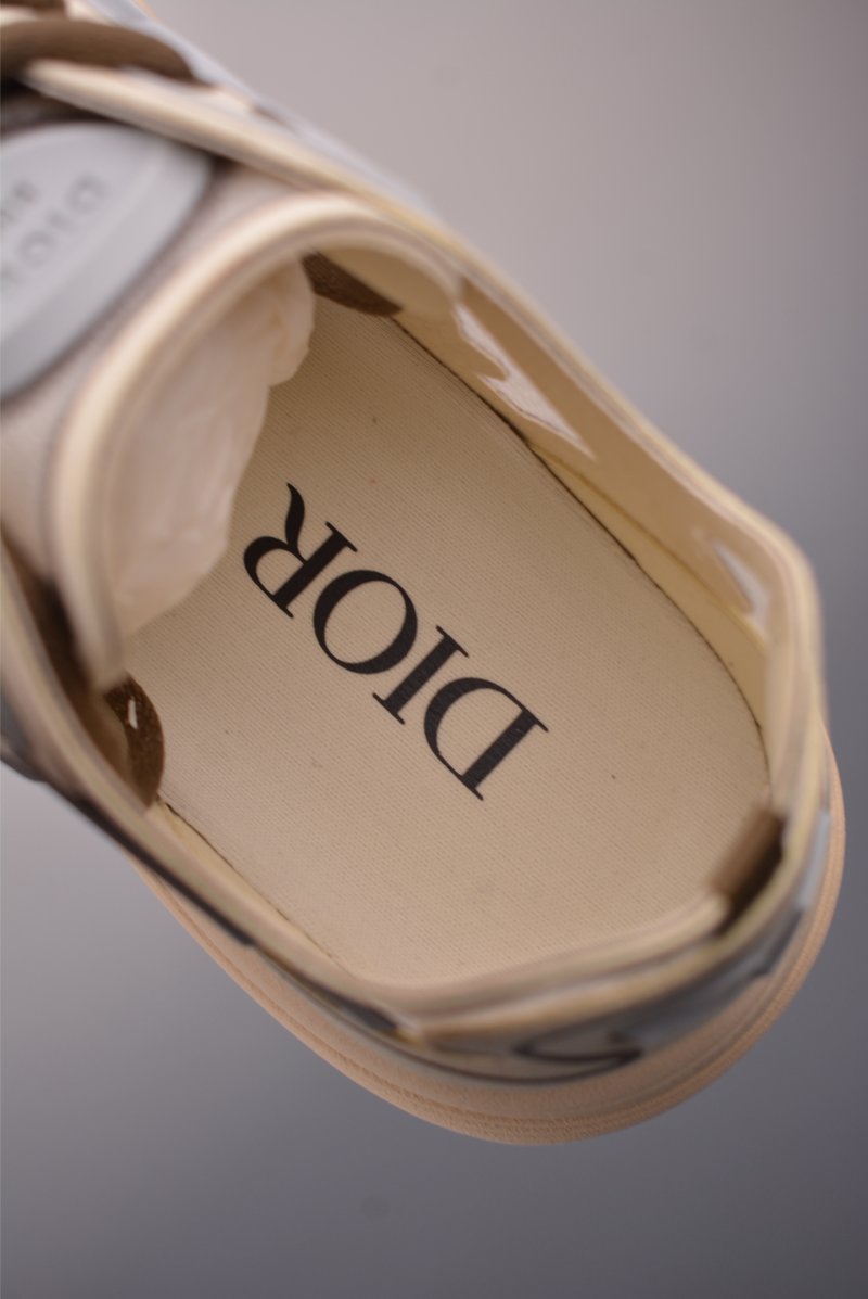 Dior B30 'Black / White' view