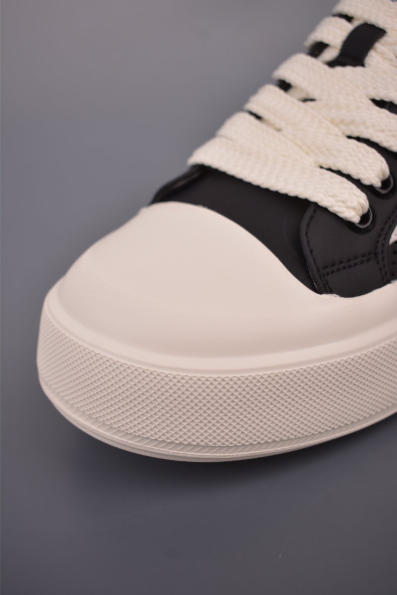 Fendi Casual Sneaker view