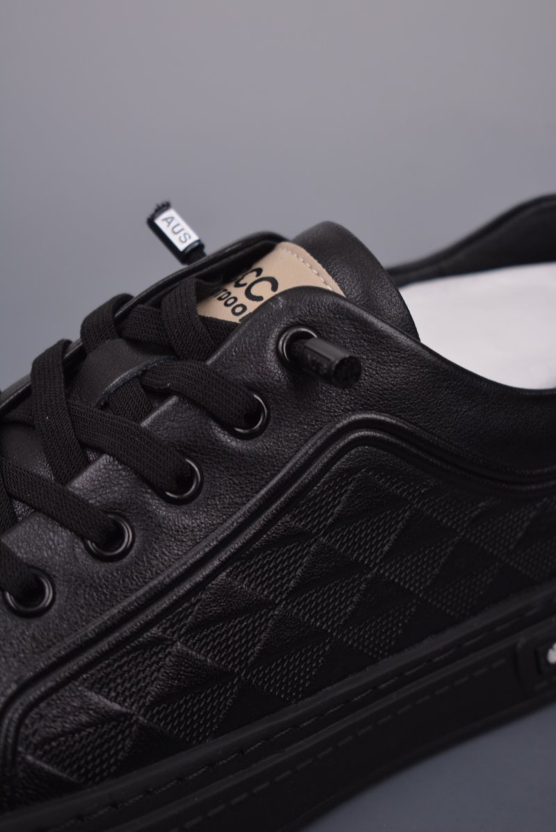 Gucci Ecco view