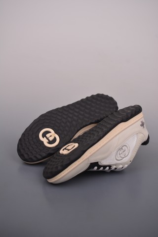 Gucci Sneakers view 3