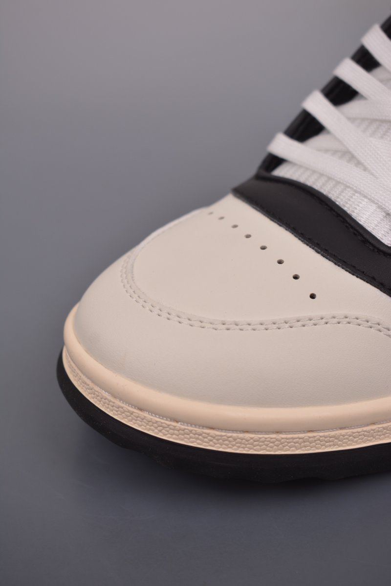 Gucci Sneakers view