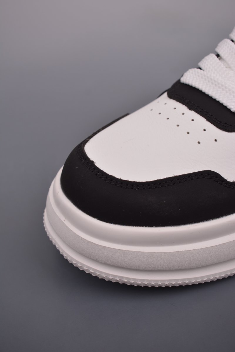 Gucci Sneakers view