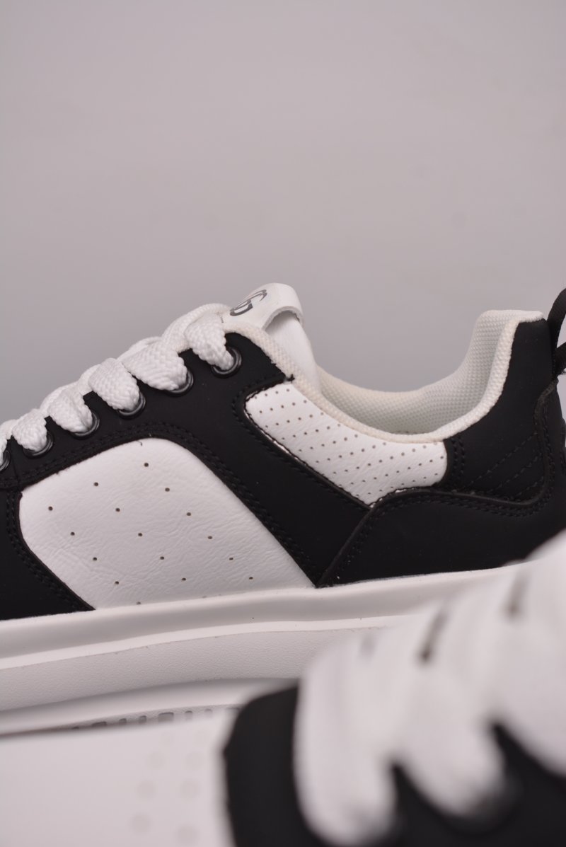 Gucci Sneakers view