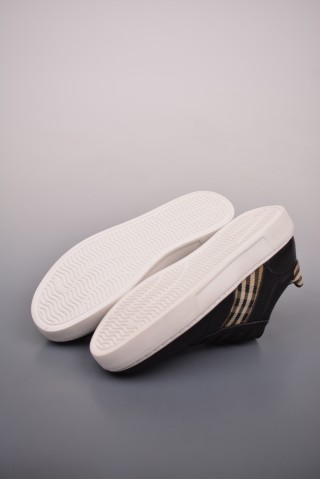 Gucci Sneakers view 3