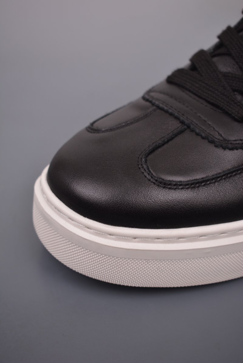 Gucci Sneakers view