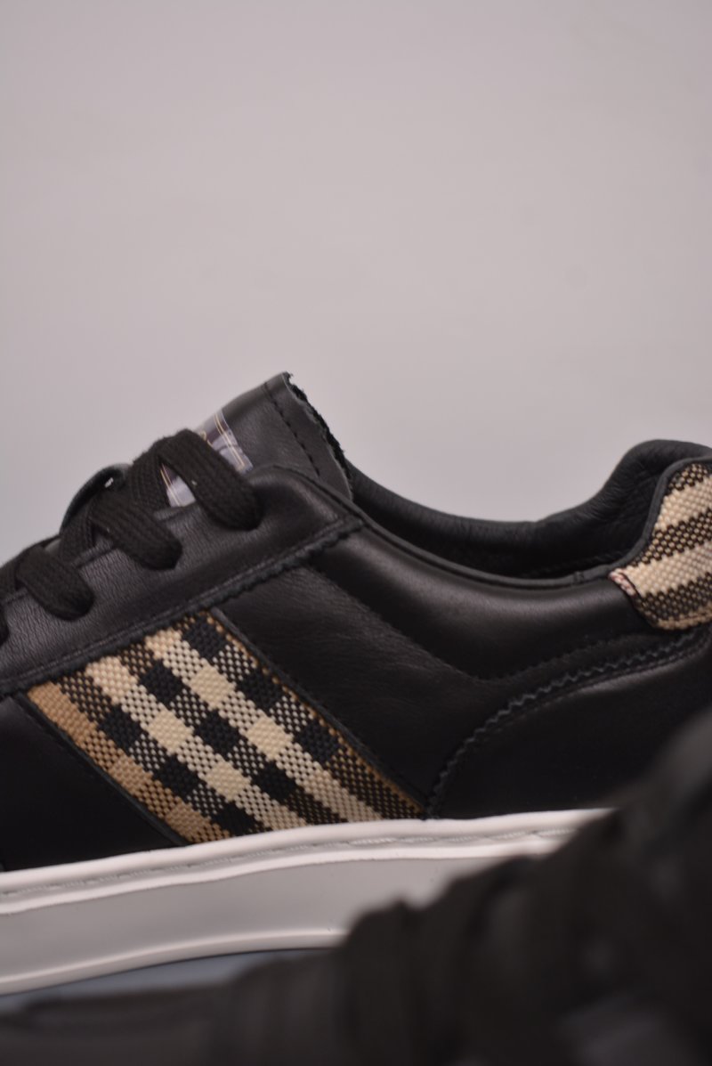 Gucci Sneakers view