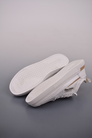 Gucci Sneakers view 3
