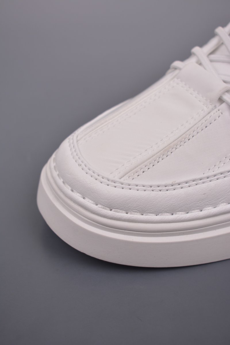 Gucci Sneakers view
