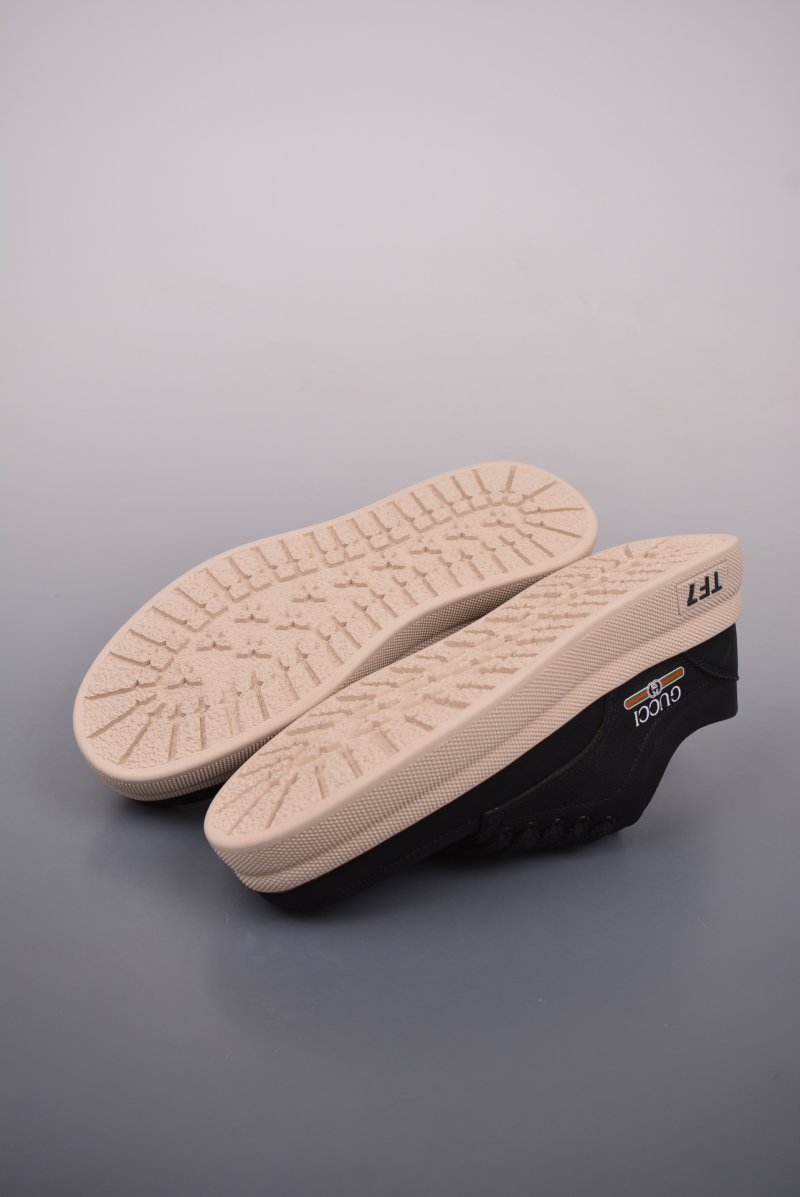 Gucci Sneakers view