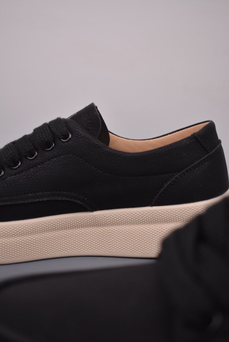 Gucci Sneakers view