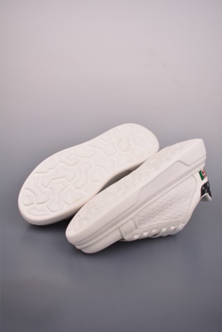 Gucci Sneakers view 3