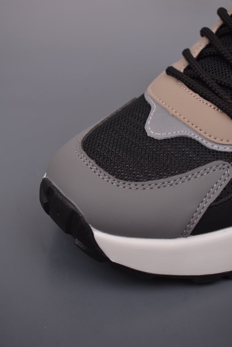 Gucci Sneakers view