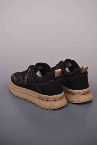 Gucci Sneakers view 2
