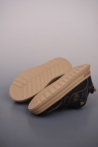 Gucci Sneakers view 3