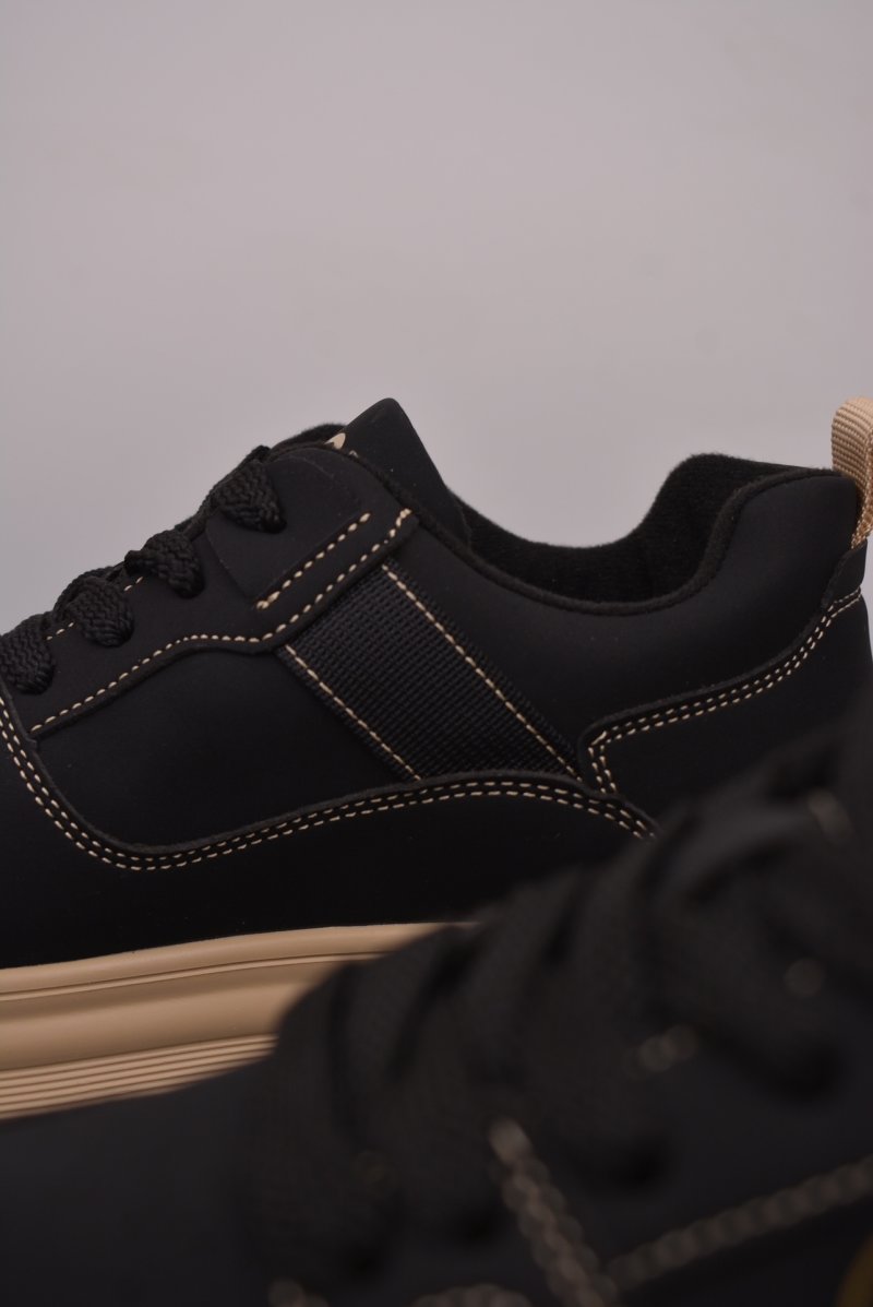 Gucci Sneakers view