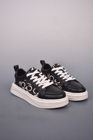 Gucci Sneakers view 1