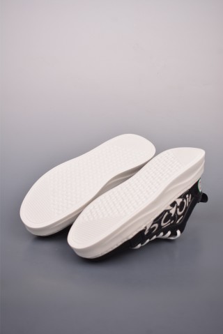 Gucci Sneakers view 3