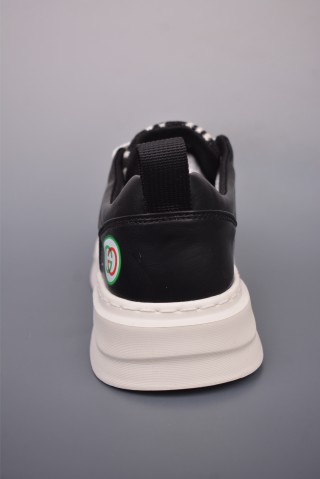 Gucci Sneakers view 4