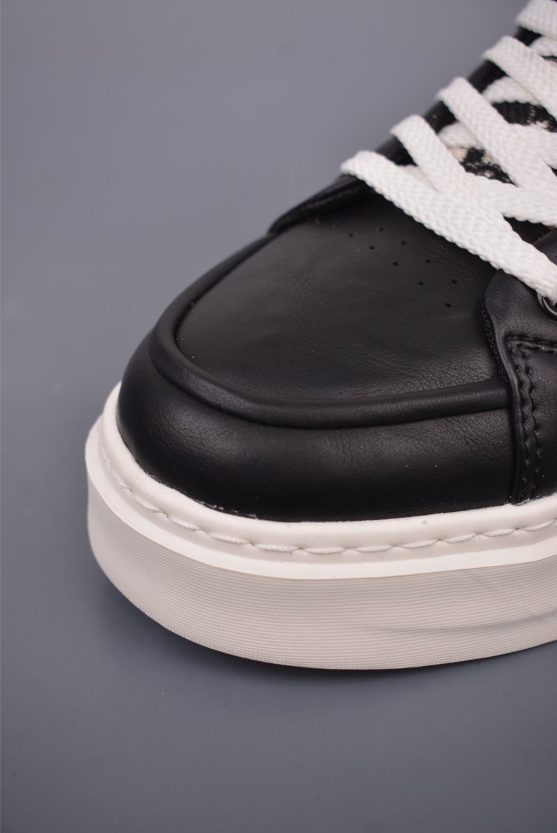 Gucci Sneakers view