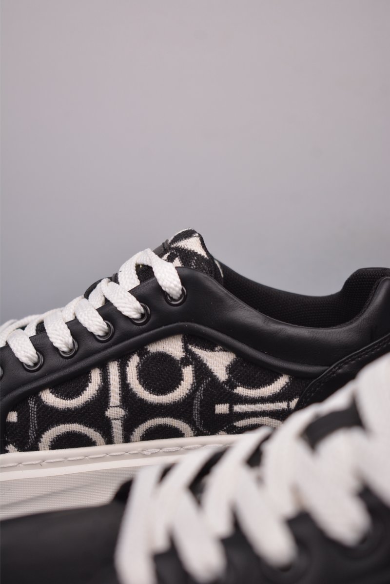 Gucci Sneakers view