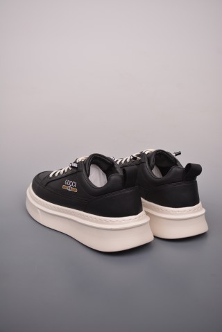 Gucci Sneakers view 2