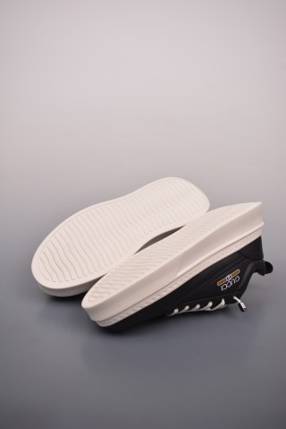 Gucci Sneakers view 3