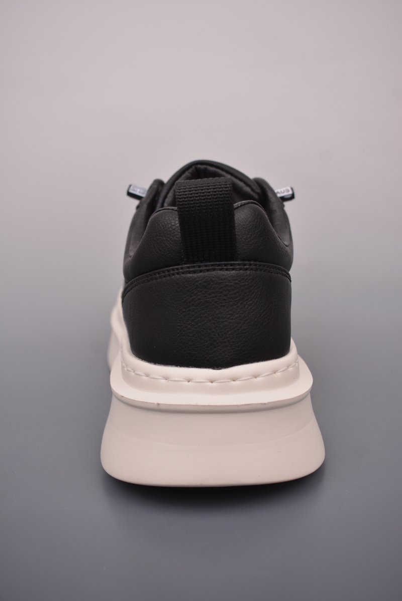 Gucci Sneakers view