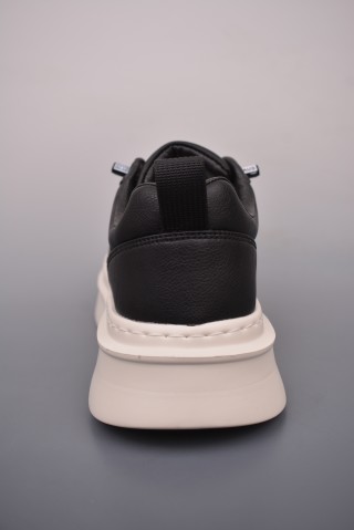 Gucci Sneakers view 4