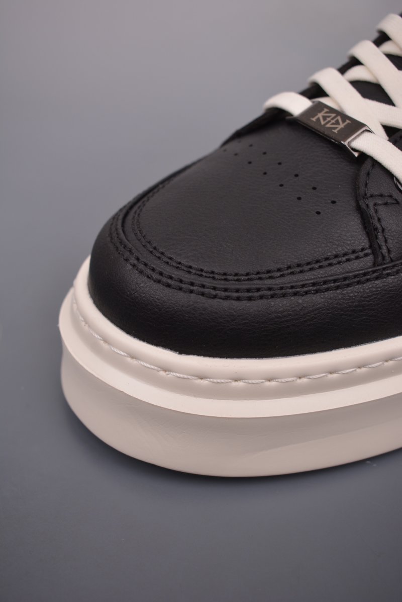 Gucci Sneakers view