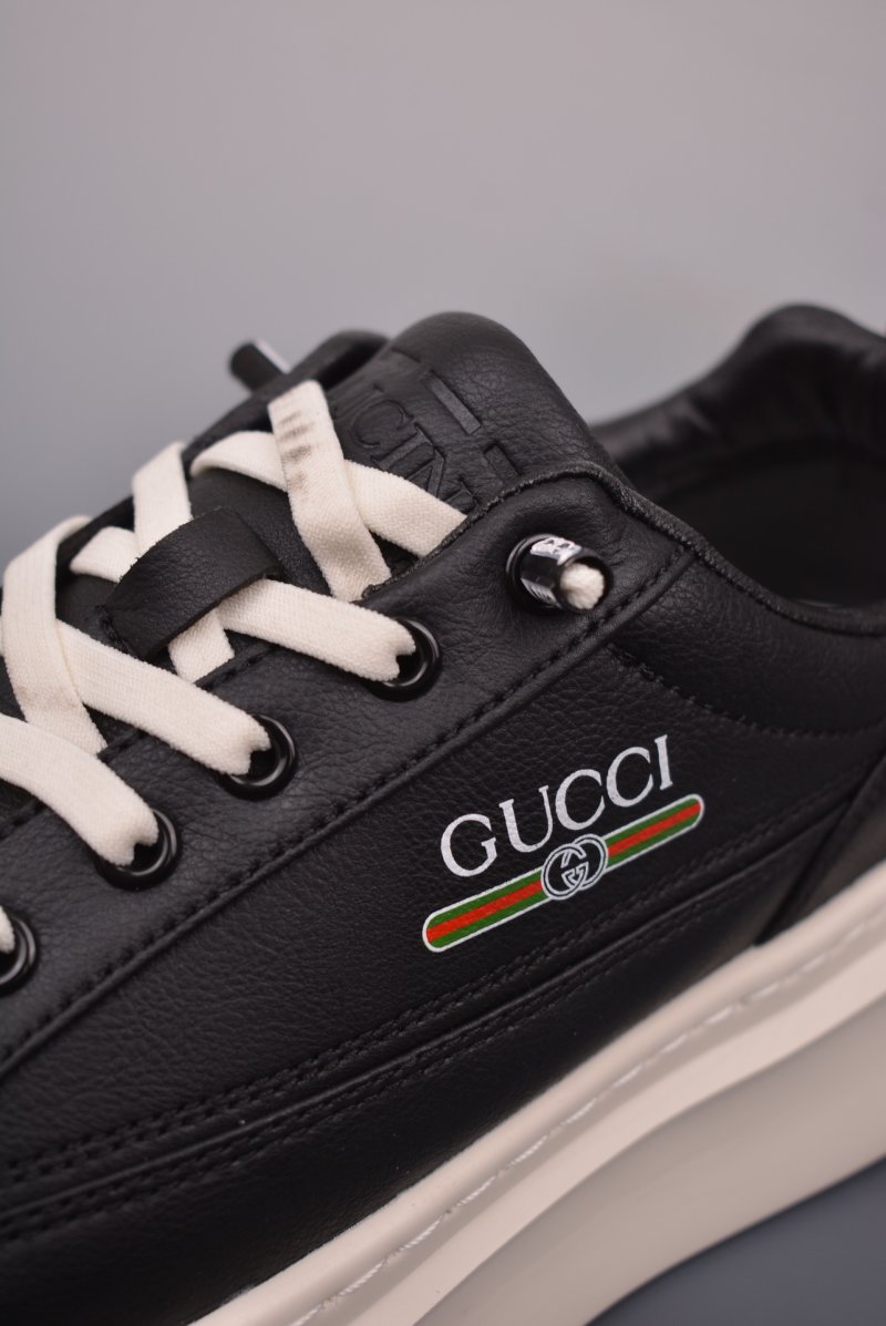 Gucci Sneakers view